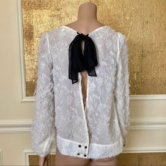 Jealous Tomato ivory fuzzy open back bow blouse M - Picture 4 of 9
